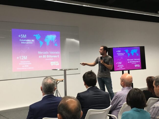 Álex Ramos SwiftFlast plataforma digitalaren azalpenak ematen.